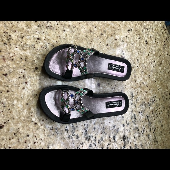 Grandco Rhinestone Flowers Sandals - Picture 3 of 5